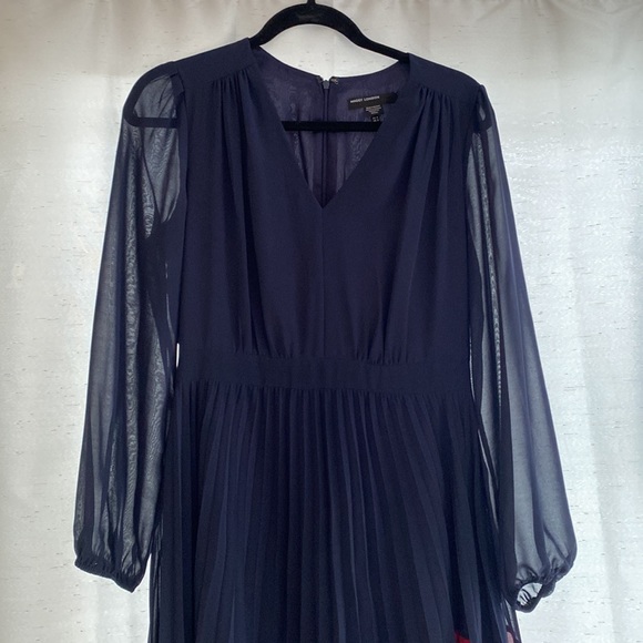 EUC Like New Maggy London Colorblock Navy and Red Pleated Midi Dress, Size 4 - Picture 6 of 7